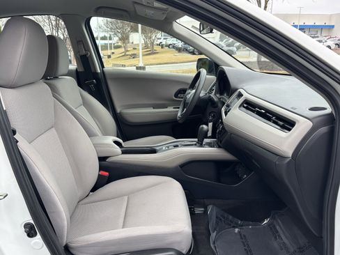 Certified 2018 Honda HR-V LX image 32
