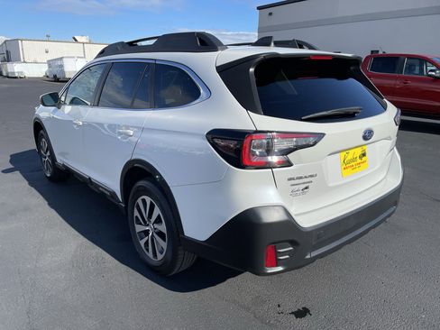 Used 2022 Subaru Outback Premium image 6