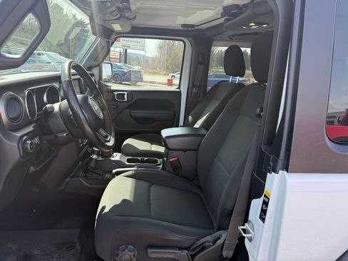 Used 2022 Jeep Wrangler Willys image 10