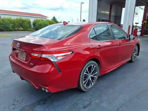 Used 2020 Toyota Camry SE FWD image 3