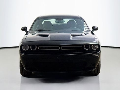 Used 2017 Dodge Challenger SXT RWD image 2