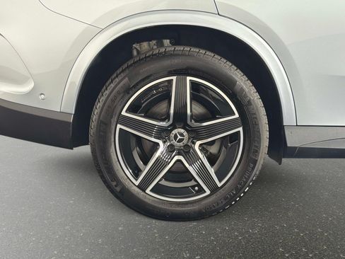Used 2025 Mercedes-Benz GLC 300 4MATIC w/ AMG Line image 17