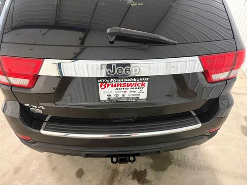 Used 2013 Jeep Grand Cherokee Overland AWD/4WD image 16