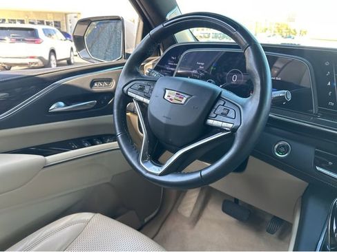 Used 2022 Cadillac Escalade Premium Luxury w/ Performance Package image 7