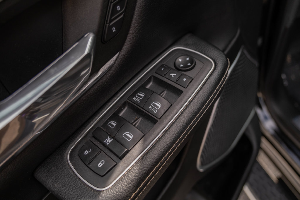 Used 2022 RAM 1500 Laramie w/ Sport Appearance Package AWD/4WD image 12