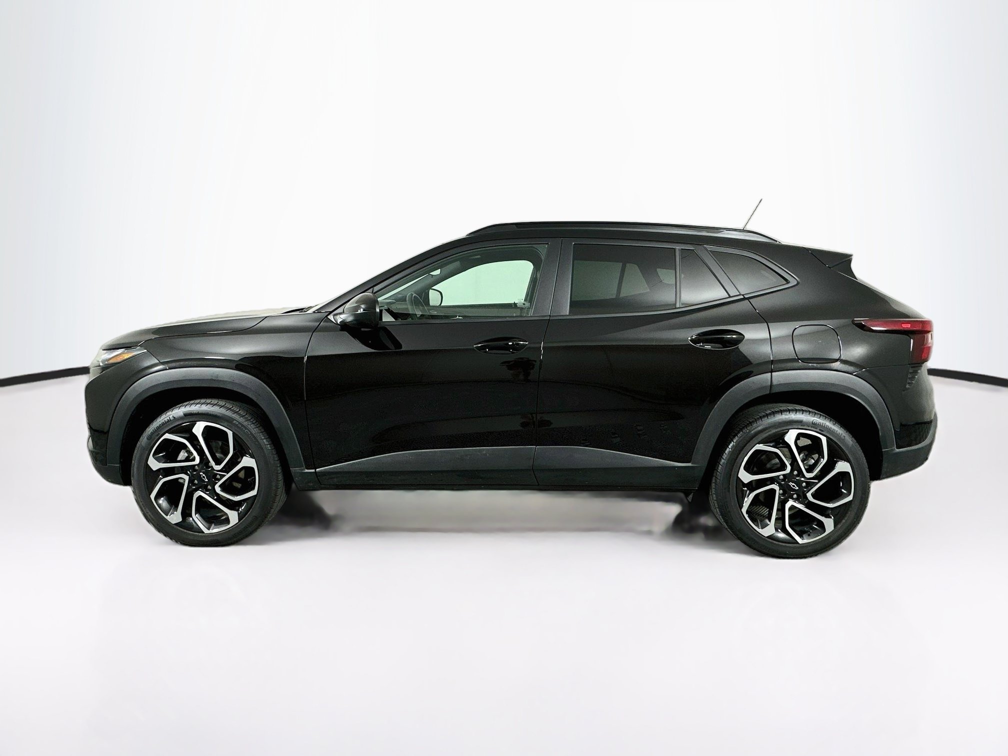 Used 2025 Chevrolet Trax RS w/ Driver Confidence Package FWD image 4