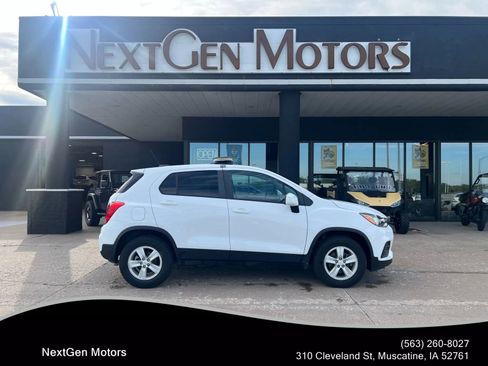 Used 2020 Chevrolet Trax LS w/ Tint and Cruise Package image 1