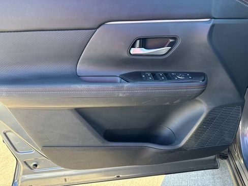 Used 2025 Nissan Kicks SR w/ SR Premium Package image 26