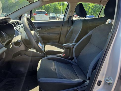 Used 2025 Nissan Versa SV FWD image 10