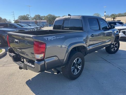Used 2017 Toyota Tacoma TRD Sport image 8