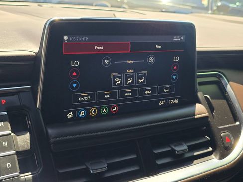 Used 2021 Chevrolet Tahoe Z71 w/ Luxury Package AWD/4WD image 27