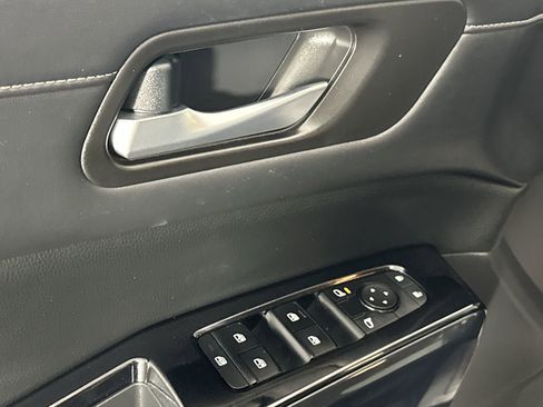 Certified 2022 Nissan Pathfinder S image 17