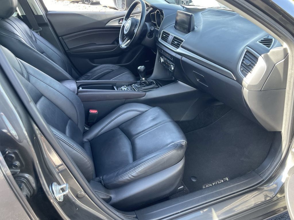 Used 2018 MAZDA MAZDA3 Touring FWD image 32