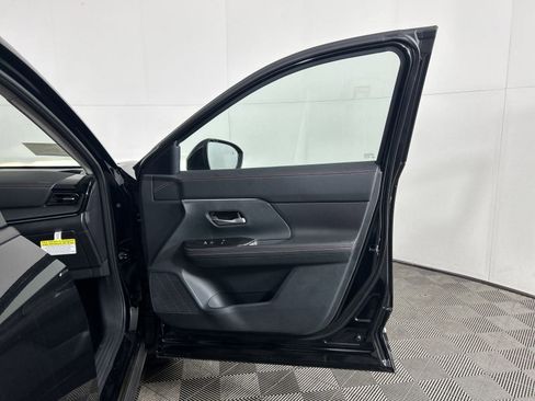 New 2025 Nissan Kicks SR AWD/4WD image 39