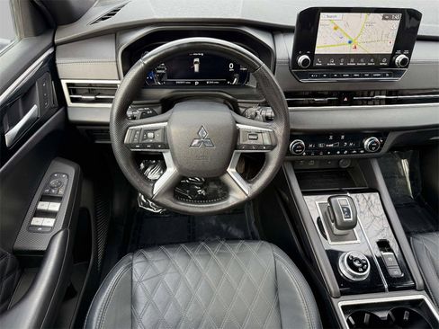 Used 2023 Mitsubishi Outlander AWD image 4