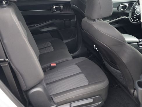 Used 2022 Kia Sorento LX FWD image 14
