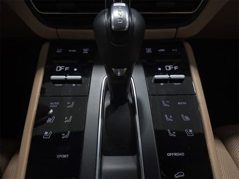 Used 2022 Porsche Macan image 23