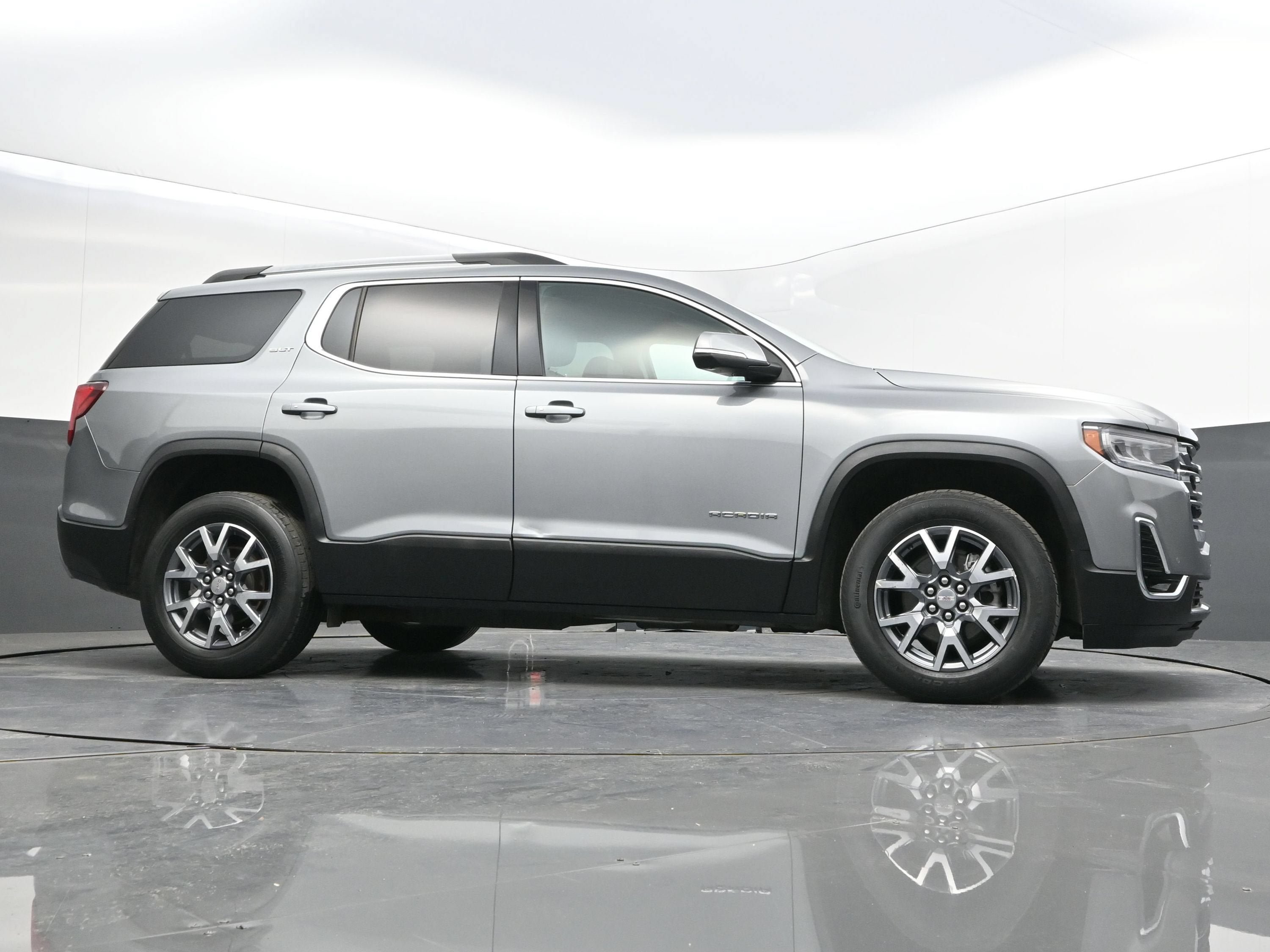 Certified 2023 GMC Acadia SLT w/ Technology Package AWD/4WD image 49