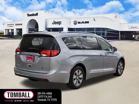 Used 2020 Chrysler Pacifica Limited w/ Advanced Safetytec Group FWD image 7