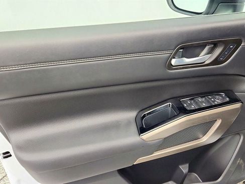 Used 2025 Nissan Pathfinder Platinum AWD/4WD image 11