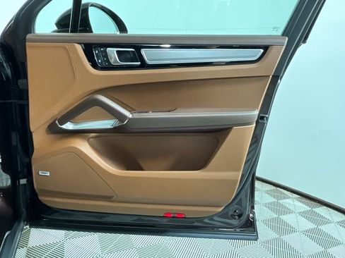 Used 2022 Porsche Cayenne Turbo image 22