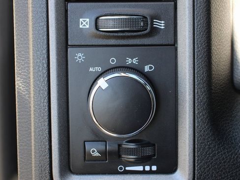 Used 2018 RAM 3500 Tradesman w/ Chrome Appearance Group image 19