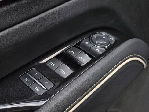 Used 2022 Cadillac Escalade Luxury AWD/4WD image 25
