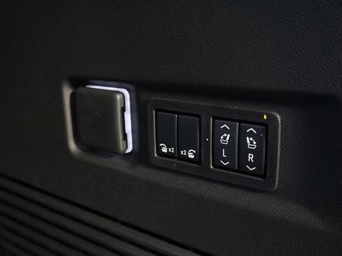 New 2026 Chevrolet Suburban High Country image 32