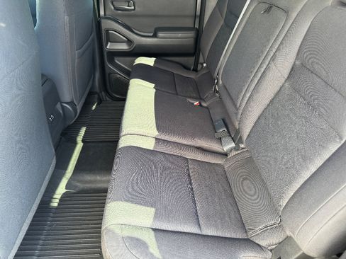 Used 2022 Nissan Frontier S w/ Graphics Package image 15