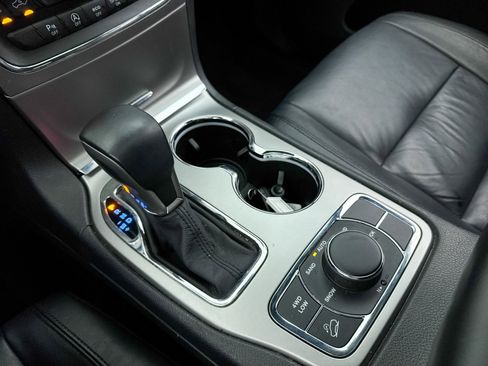 Used 2018 Jeep Grand Cherokee Limited image 26