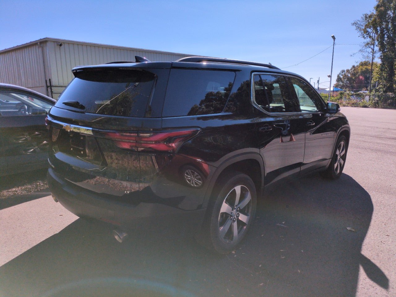 Used 2023 Chevrolet Traverse LT w/ LT Premium Package AWD/4WD image 4