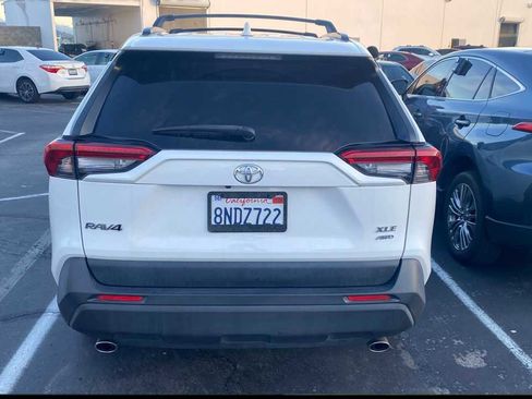 Used 2019 Toyota RAV4 XLE image 2