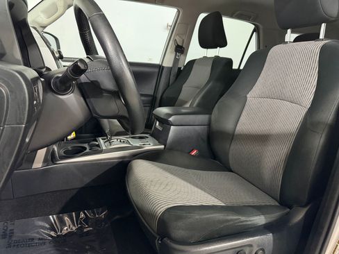 Used 2017 Toyota 4Runner SR5 RWD image 4