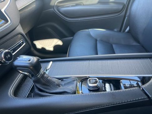 Used 2020 Volvo XC90 T5 Momentum w/ Protection Package Premier image 37