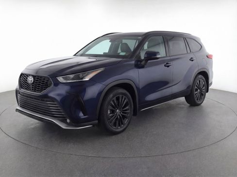 Used 2024 Toyota Highlander XSE image 3