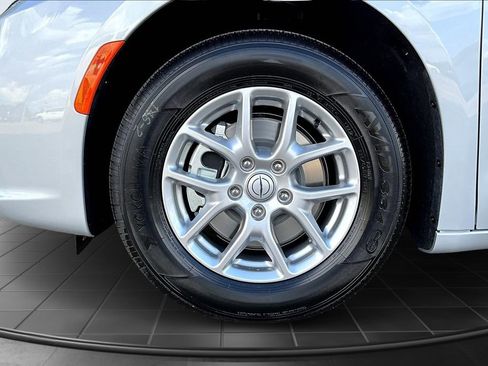 New 2026 Chrysler Pacifica Select image 11