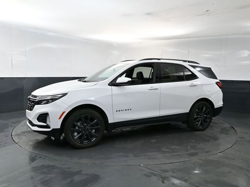 Used 2023 Chevrolet Equinox RS AWD/4WD image 2