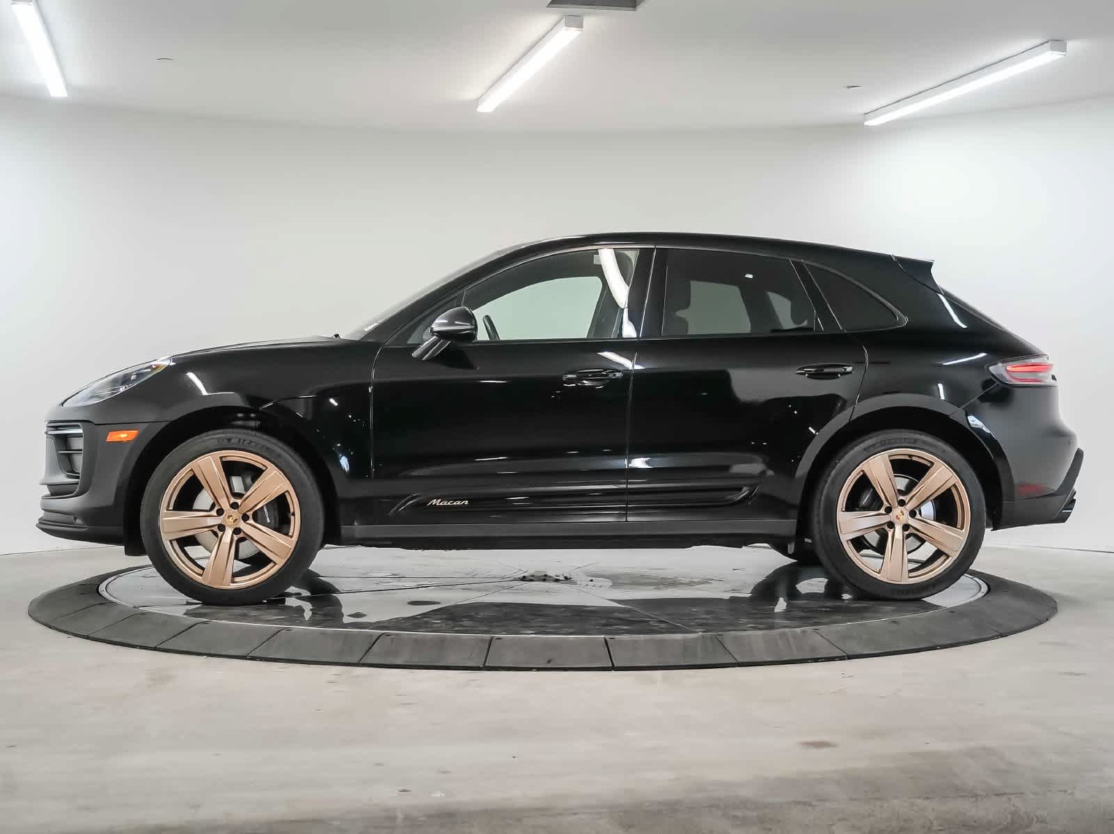 Used 2023 Porsche Macan AWD/4WD image 2