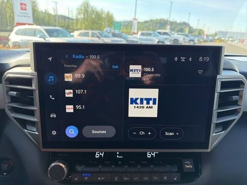 Used 2025 Toyota Tundra Limited AWD/4WD image 30