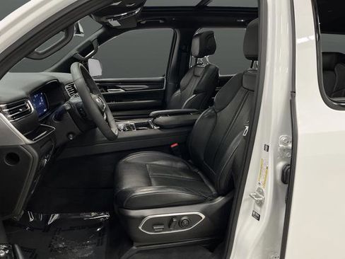 Used 2024 Jeep Wagoneer L 4WD w/ Premium Group I image 4