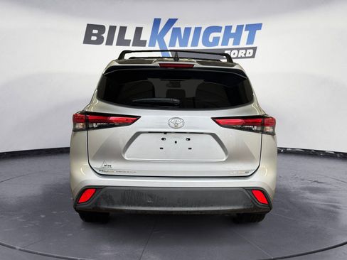 Used 2023 Toyota Highlander LE image 4