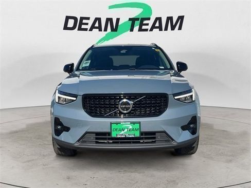 Used 2023 Volvo XC40 B5 Ultimate w/ Protection Package Premier image 3