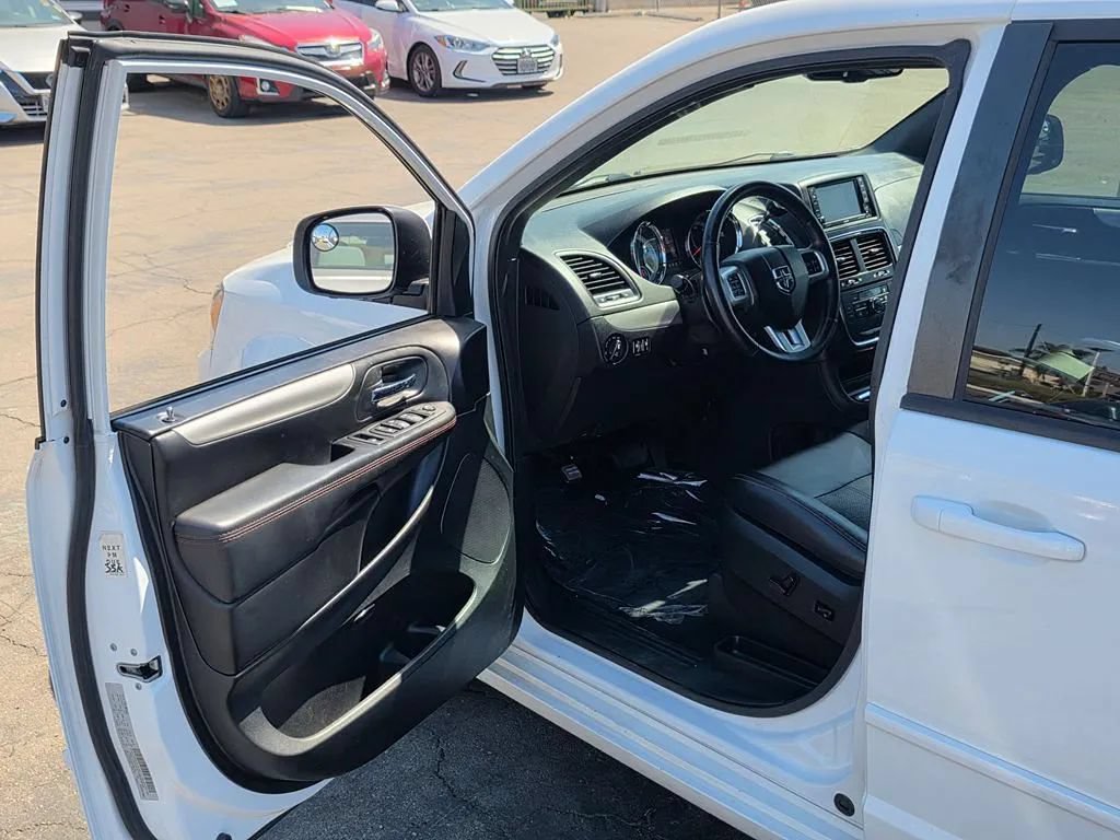 Used 2017 Dodge Grand Caravan GT FWD image 28