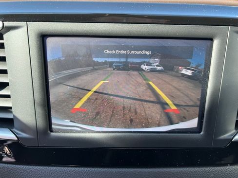 Used 2022 Chrysler Voyager LX image 26