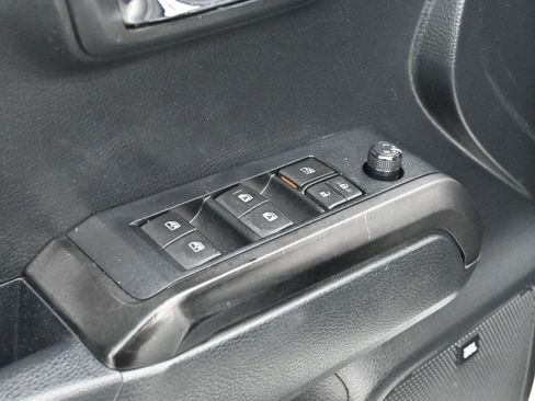 Used 2019 Toyota Tacoma TRD Sport image 10