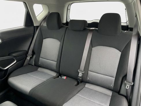 Used 2025 Kia Soul LX w/ LX Technology Package FWD image 18