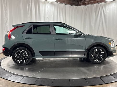 Certified 2023 Kia Niro Wind w/ Wind Preserve Package FWD image 11
