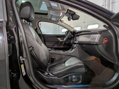 Used 2019 Jaguar XF Prestige image 22