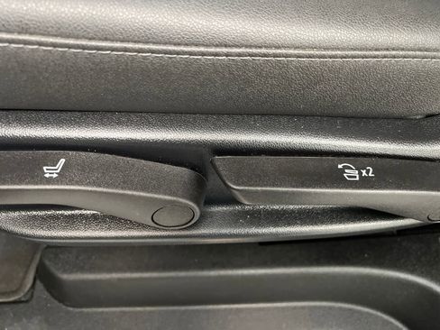 Used 2025 Chevrolet Suburban Z71 image 14