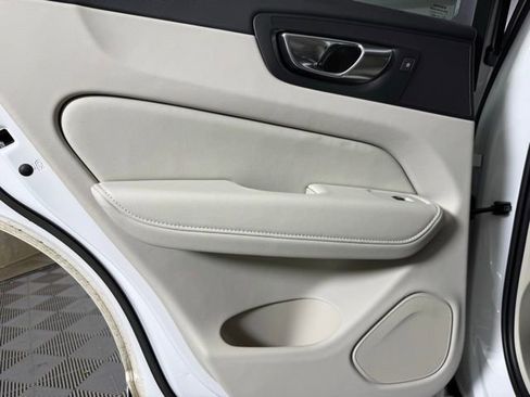 Used 2022 Volvo XC60 B6 Inscription w/ Advanced Package image 22